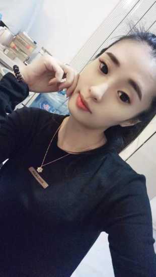 刚出道的骨感苗条小嫩妹，各种姿势紧就一个字